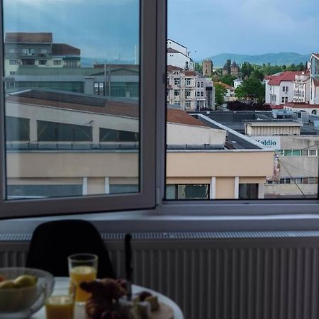 Studio With A View In City Center Targoviste Exterior photo